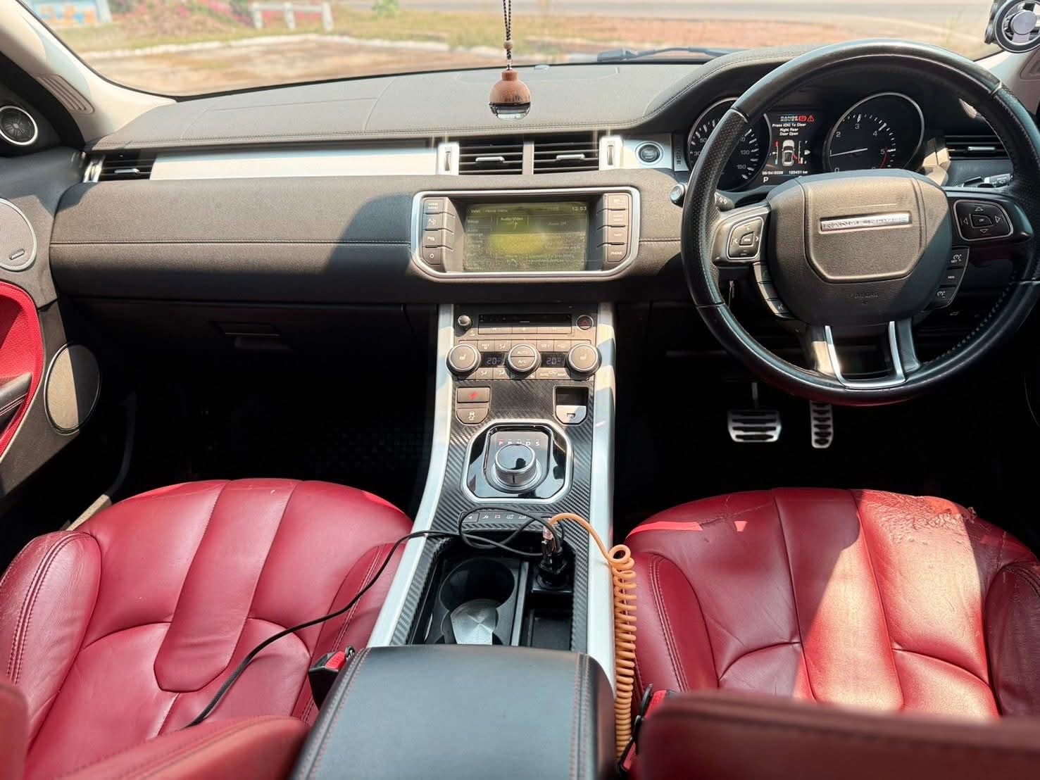 Car image 12